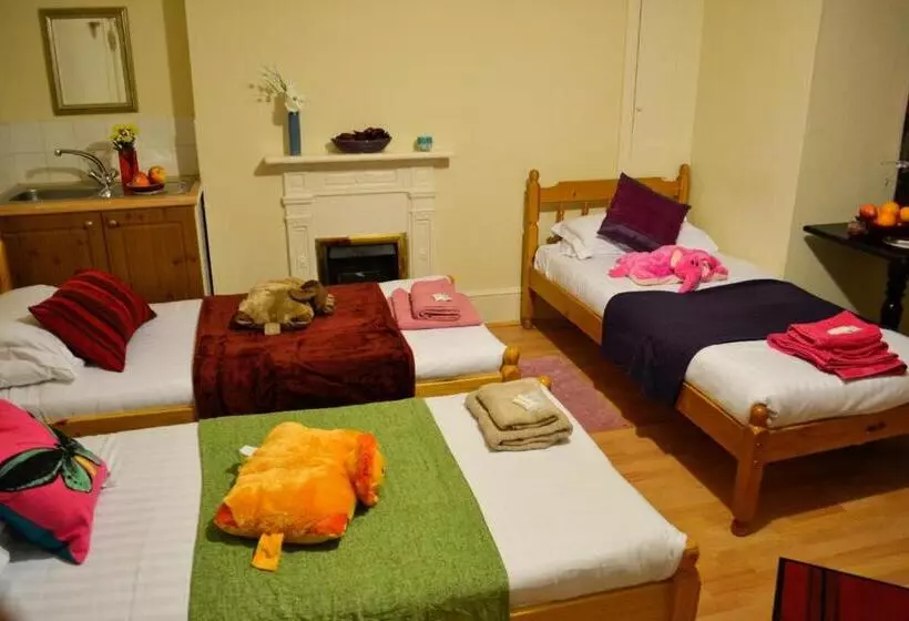 اتاق استاندارد چهار تخته, City London