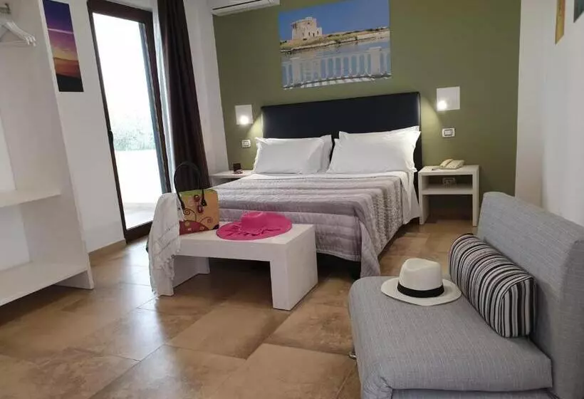 اتاق استاندارد سه نفره, Torre Guaceto Greenblu Resort