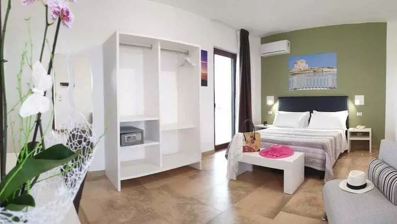 اتاق استاندارد سه نفره, Torre Guaceto Greenblu Resort