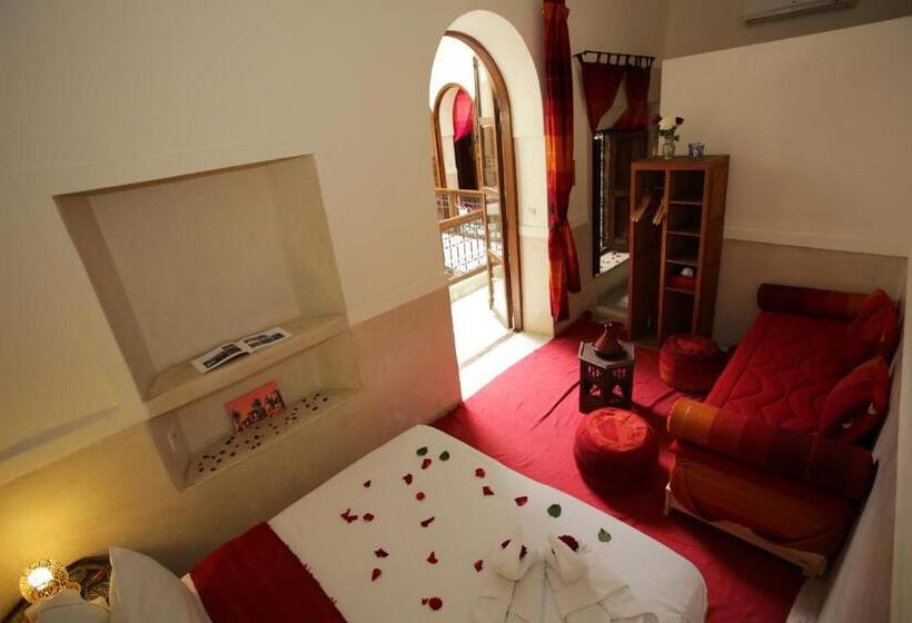 اتاق لوکس سه تخته, Riad White Flowers