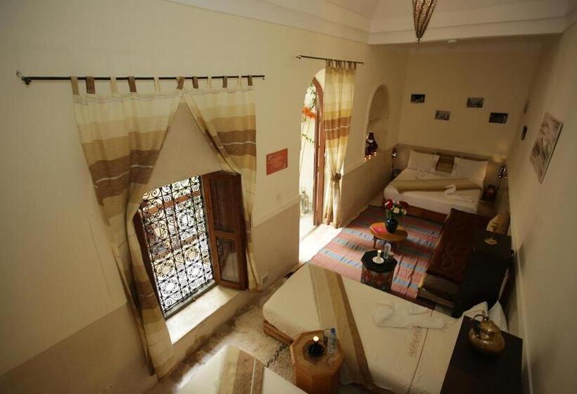 اتاق لوکس چهار تخته, Riad White Flowers