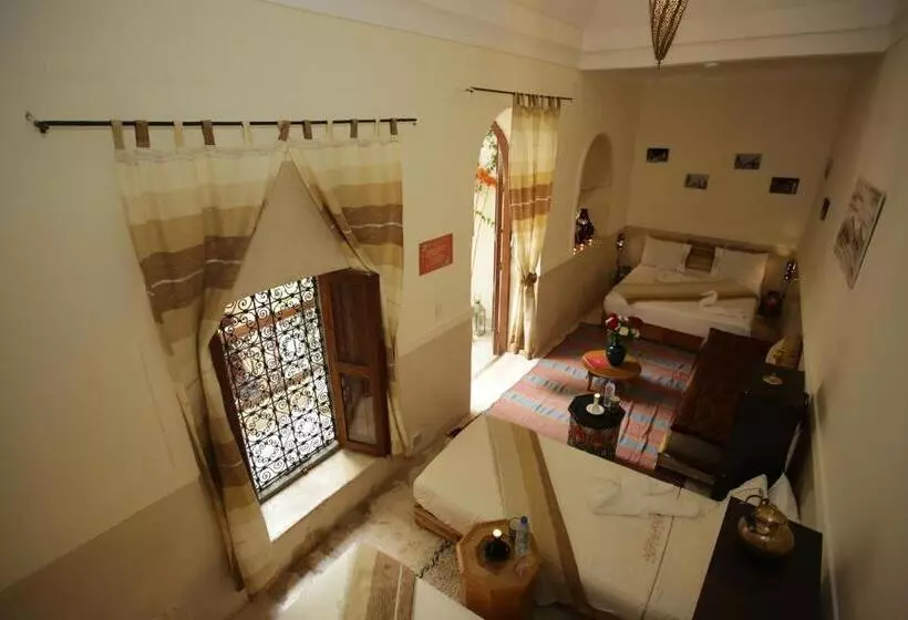 اتاق لوکس چهار تخته, Riad White Flowers