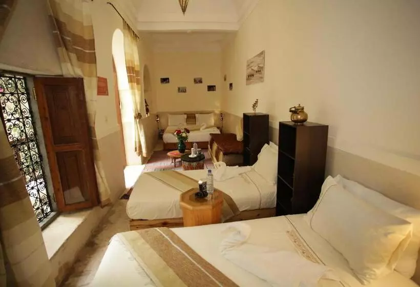 اتاق لوکس چهار تخته, Riad White Flowers