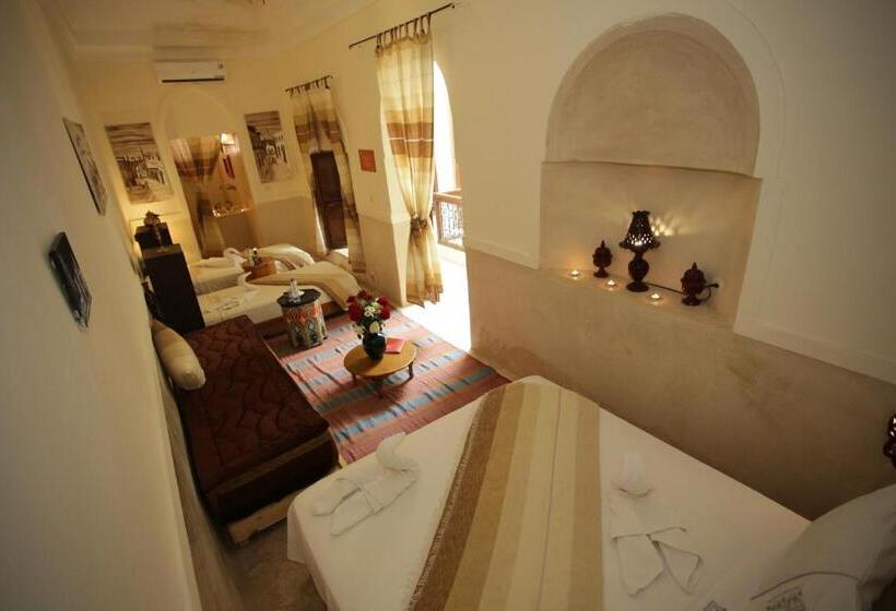 اتاق لوکس چهار تخته, Riad White Flowers