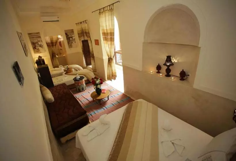 اتاق لوکس چهار تخته, Riad White Flowers