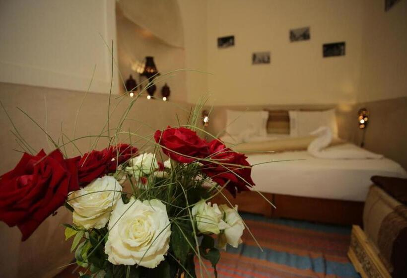 اتاق لوکس چهار تخته, Riad White Flowers