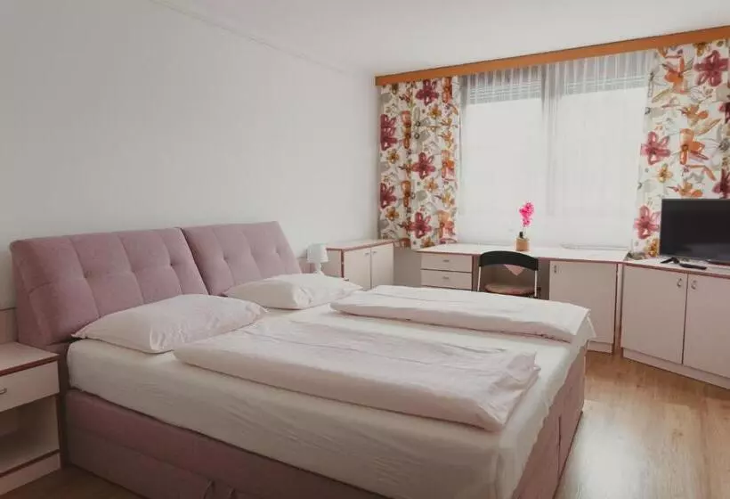 コンフォートルーム, Sommerhotel Karwendel