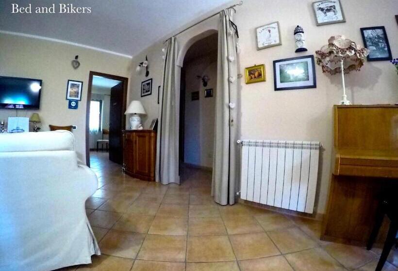 חדר סטנדרט, Bed And Bikers