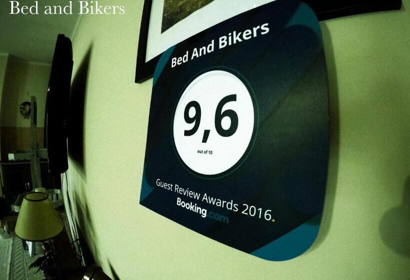חדר סטנדרט, Bed And Bikers