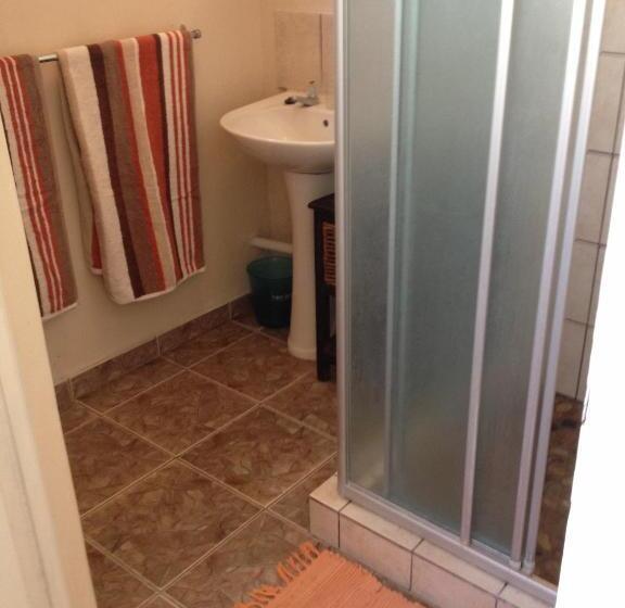 اتاق لوکس, Fairlie House