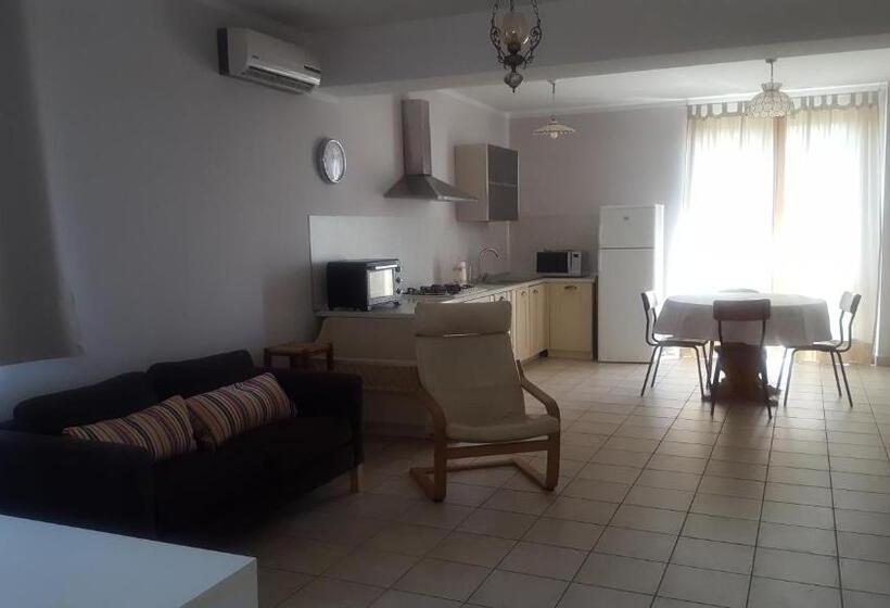 شقة غرفة واحدة مطلة على البحر, Il Piccolo Carro Apartments