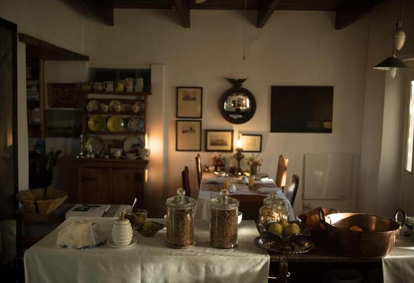 디럭스 스위트, The Whitehouse