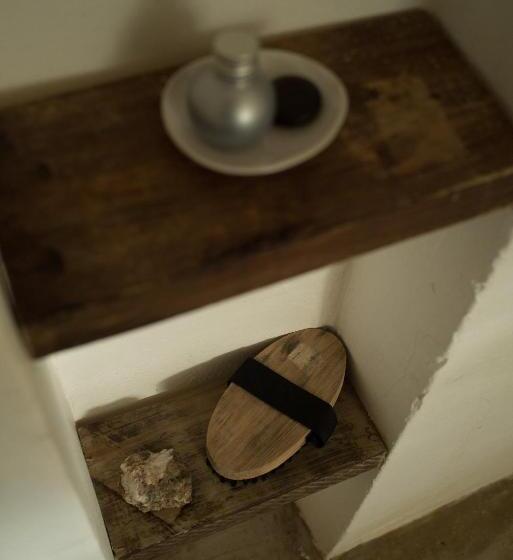 디럭스 스위트, The Whitehouse