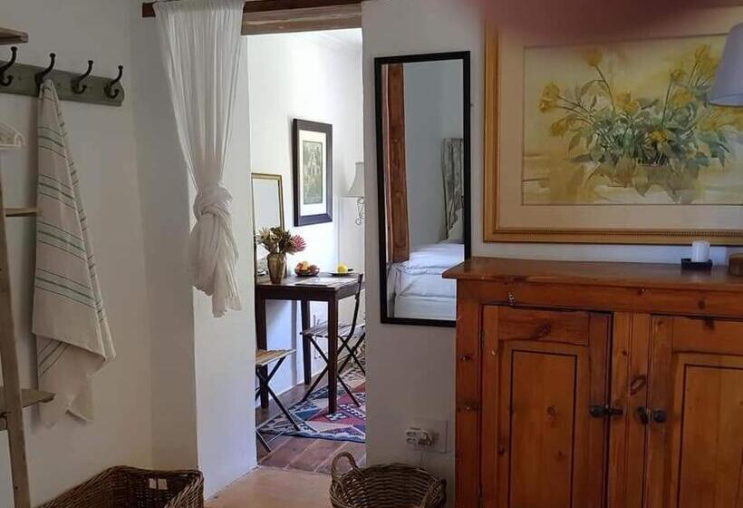 디럭스 스위트, The Whitehouse