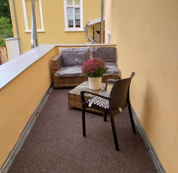 Трехместный Номер Стандарт с Балконом, Pension Schloßwache Zerbst