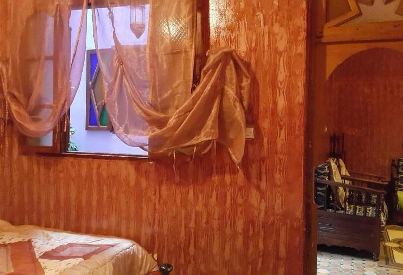 اتاق استاندارد سه نفره, Kasabah Senhaji