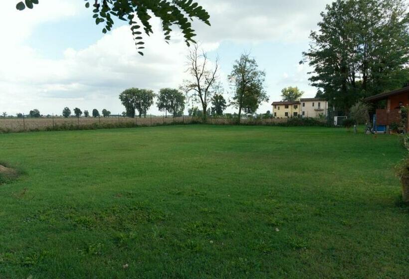 غرفة عائلية مطلّة علي الحديقة, Antica Cascina B&b