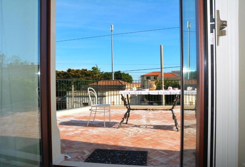 带露台的标准房间, B&b Villa Maria