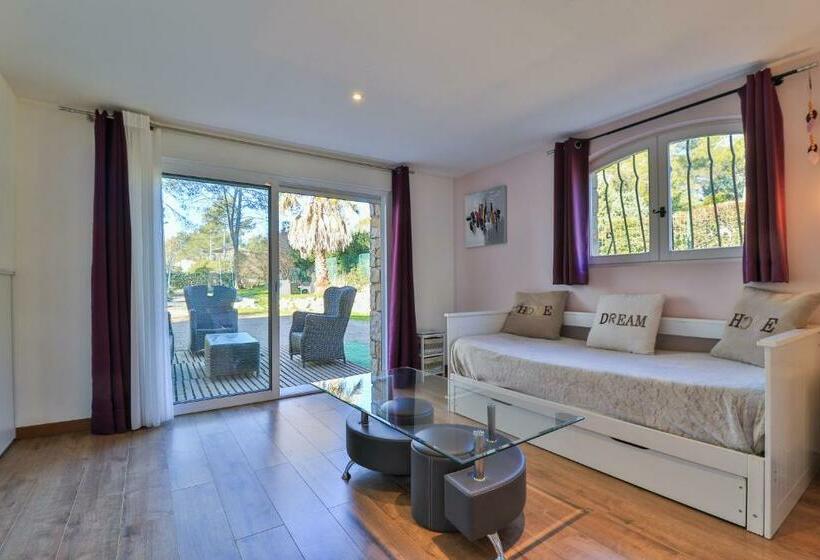 四人标准间, Bastide De L Ovalie