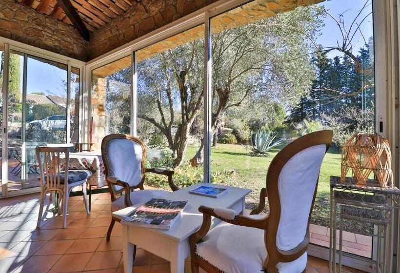 标准间带露台, Bastide De L Ovalie