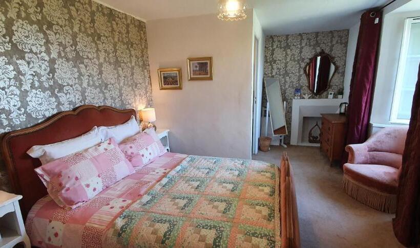 디럭스 룸, Wisteria House