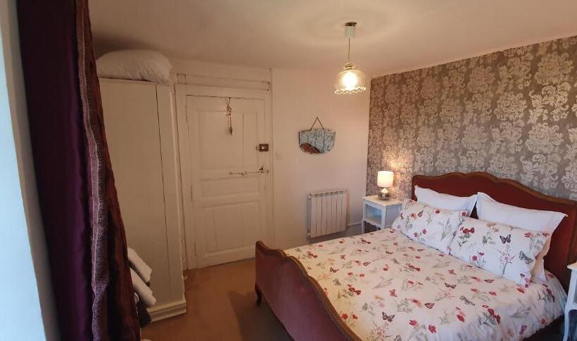 디럭스 룸, Wisteria House