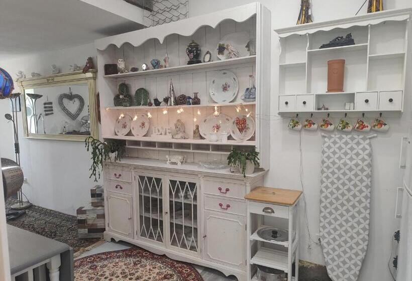 침실 1개 주택, Wisteria House