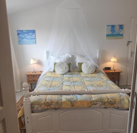 Дом 1 Спальня, Wisteria House