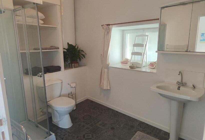 침실 1개 주택, Wisteria House