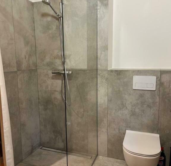 اتاق خانوادگی, Apartamentai Geliu Vila