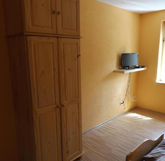 スタンダードルーム, Pension Rego