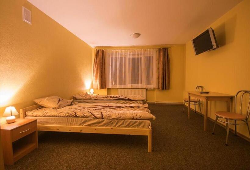 اتاق سوپریور, The Bunker Hostel