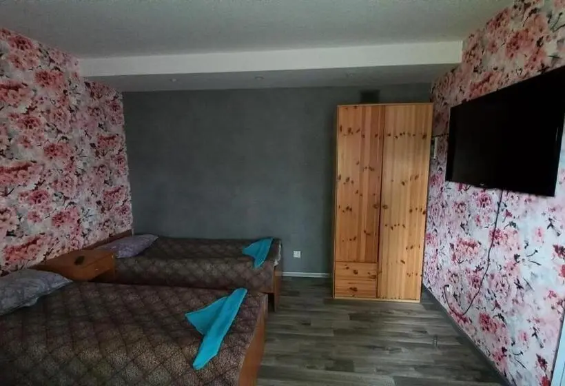 آپارتمان 1 خوابه همکف, The Bunker Hostel