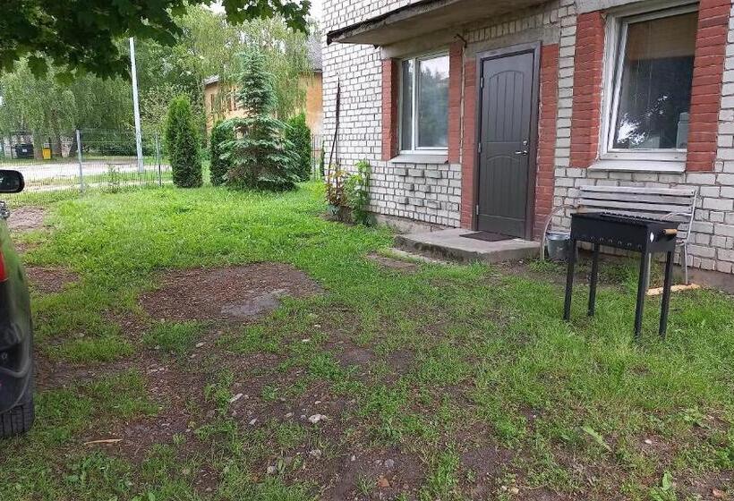 آپارتمان 1 خوابه همکف, The Bunker Hostel