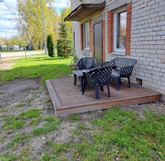 آپارتمان 1 خوابه همکف, The Bunker Hostel