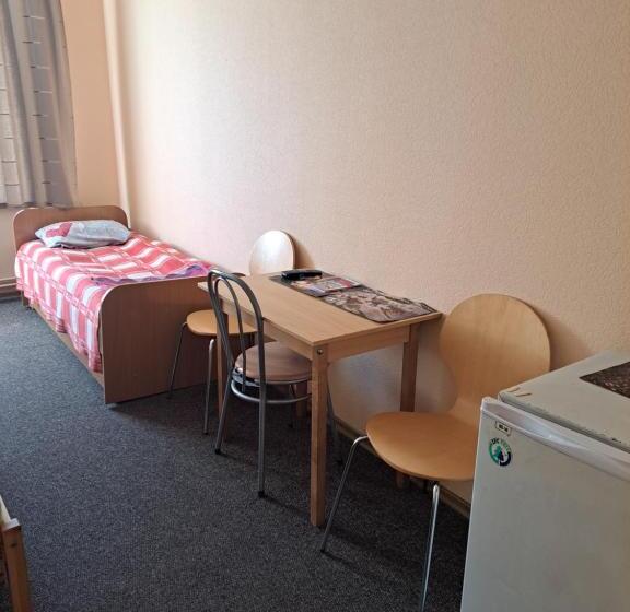 اتاق استاندارد سه نفره, The Bunker Hostel