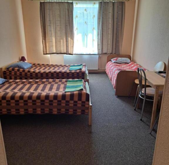 اتاق استاندارد سه نفره, The Bunker Hostel