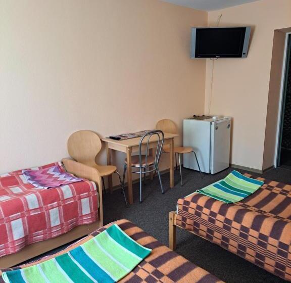 اتاق استاندارد سه نفره, The Bunker Hostel