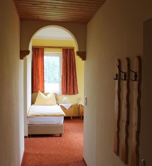 Номер Стандарт Трехместный, Landhotel Gasthof Eichhof Natters