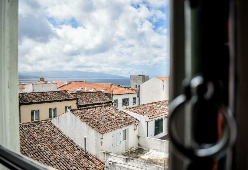 غرفة قياسية, A Casa Da Cascata