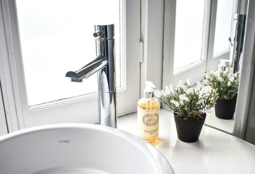 غرفة عائلية, A Casa Da Cascata