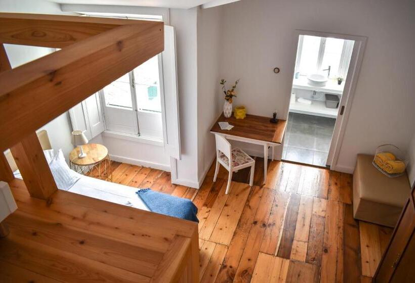 غرفة عائلية, A Casa Da Cascata