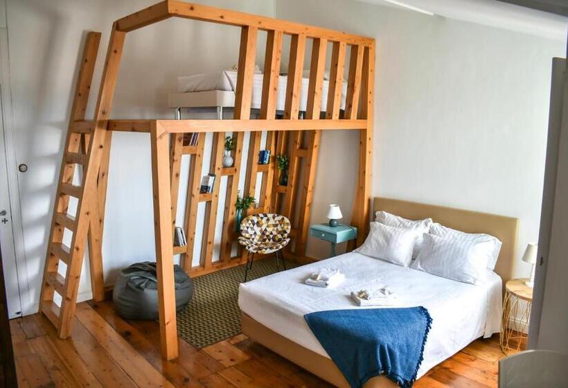 Семейный Номер, A Casa Da Cascata