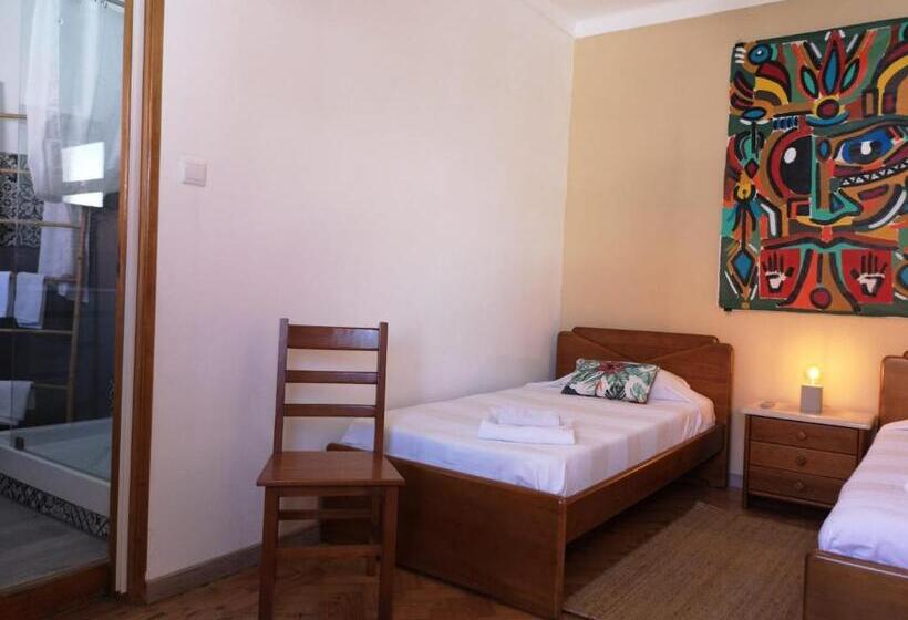 Standard 3 Pers. Værelse, Foz Surfcamp