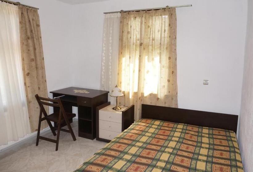 חדר אקונומי, Guest House Pepeliana
