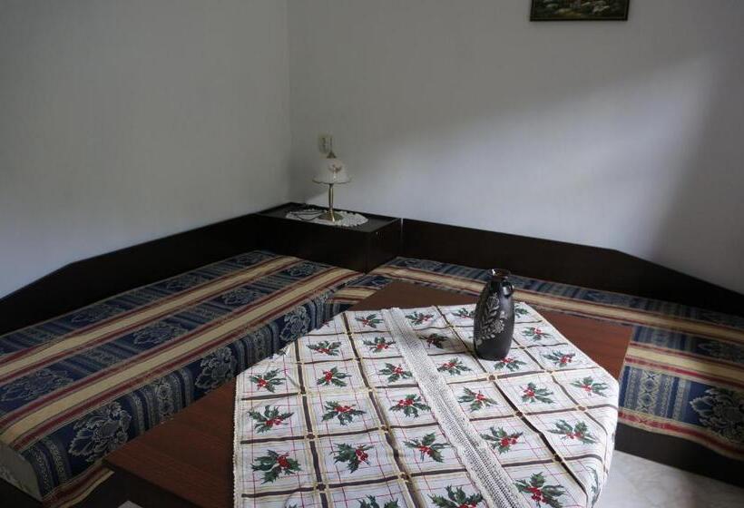 חדר אקונומי, Guest House Pepeliana