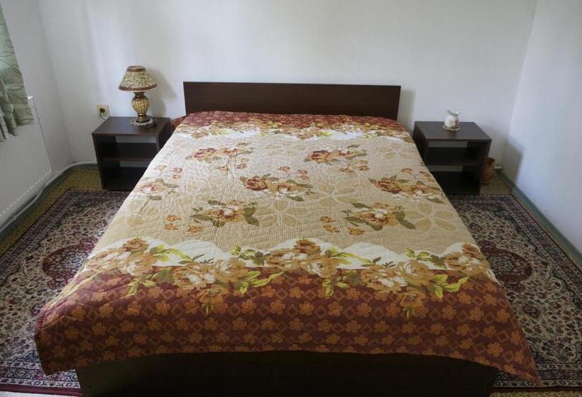 חדר קלאסי לארבעה, Guest House Pepeliana