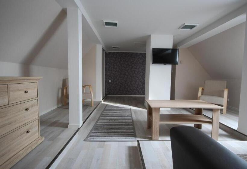 اتاق خانوادگی, Suviste Guesthouse