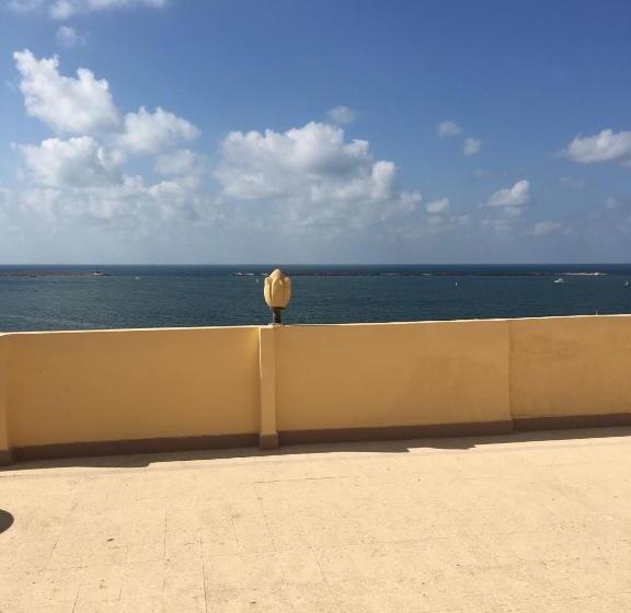 اتاق خانوادگی با چشم‌انداز دریا, Abeer Hotel Alexandria