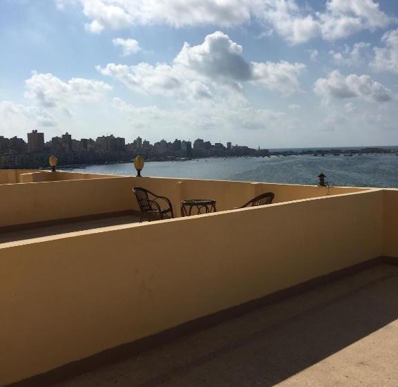 اتاق خانوادگی با چشم‌انداز دریا, Abeer Hotel Alexandria